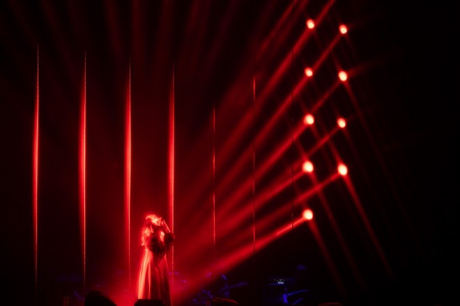 Aimer, the first Japanese solo artist to hold a two-day concert at the Shanghai Mercedes-Benz Arena - Photo by Takashi Hirano