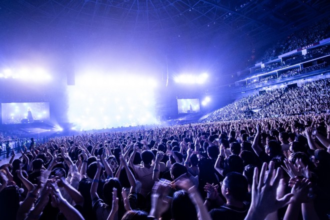 Aimer, the first Japanese solo artist to hold a two-day concert at the Shanghai Mercedes-Benz Arena - Photo by Takashi Hirano