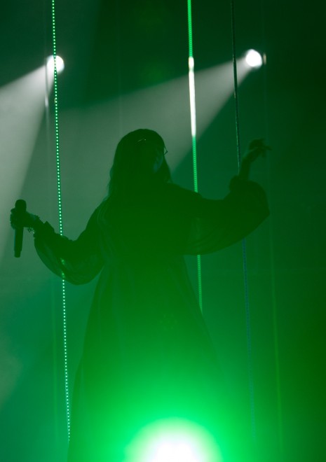 Aimer, the first Japanese solo artist to hold a two-day concert at the Shanghai Mercedes-Benz Arena - Photo by Takashi Hirano