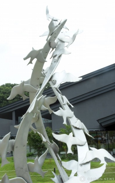 the memorial monument "Kokorozashi wo Tsunagu Hi"