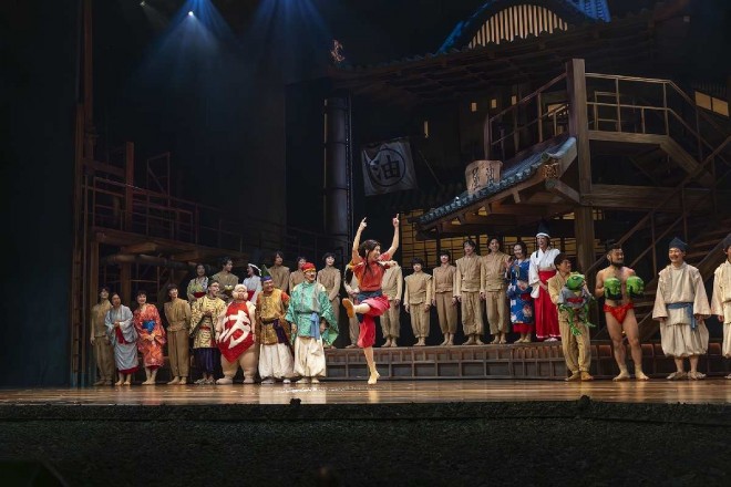 Final performance of "Spirited Away" in London (Chihiro played by Mone Kamishiraishi) curtain call photo (Photographer: Ellie Kurttz)