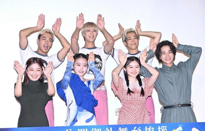 The cast of The Colors Within and Powerpuff Boys at the stage greeting event