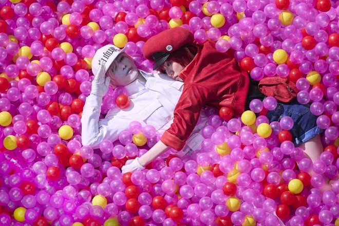 red blood cell (played by Mei Nagano) and white blood cell (played by Takeru Satoh) from Cells at Work (in theaters December 13) (C) Akane Shimizu / Kodansha (C) Shigemitsu Harada, Issei Hatsuyoshiya, Akane Shimizu / Kodansha (C) 2024 Cells at Work Film Production Committee