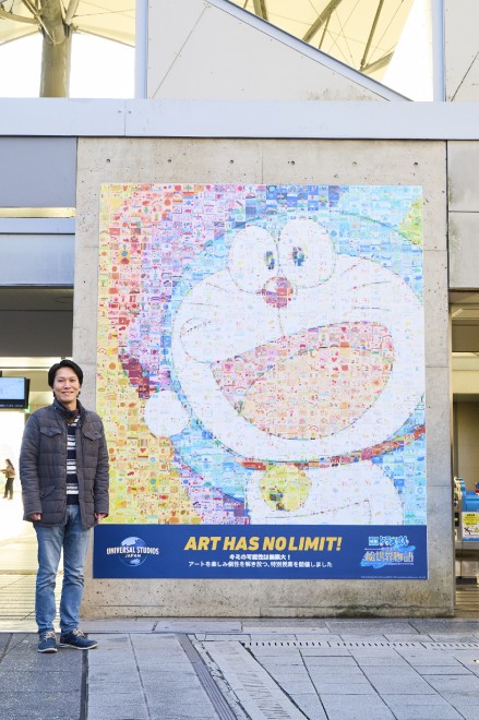 A giant Doraemon mosaic created by 700 children is now on display at Universal City Station. Image provided by Universal Studios Japan.