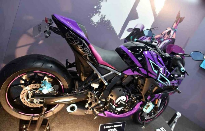Suzuki’s “GSX-8R Tuned by JURI” motorcycle on display