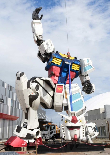 Life-size Gundam statue "RX-78F00/E Gundam" in Osaka (C) ORICON NewS inc.