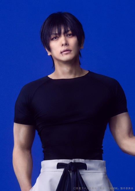 Yuki Kubota as Toji Fushiguro in the new JUJUTSU KAISEN stage adaptation