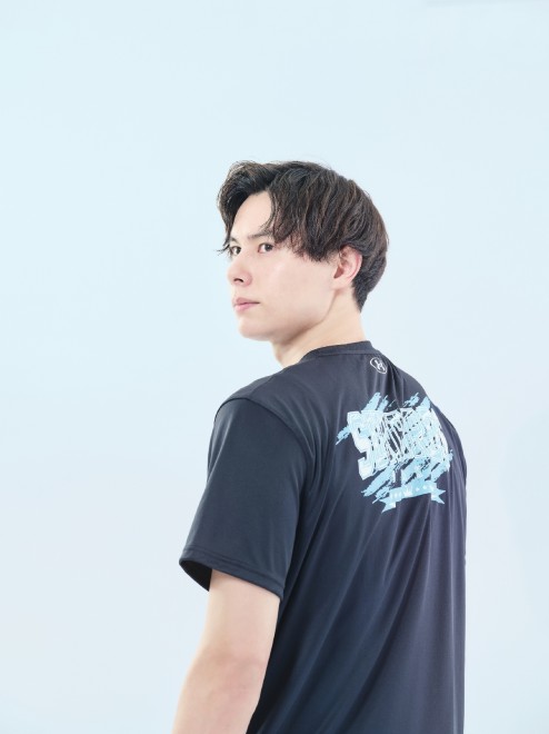 Sportiva Volleyball Special Issue Vol.3, released May 29, features a back cover illustration of Ran Takahashi by Haikyu!! creator Haruichi Furudate.