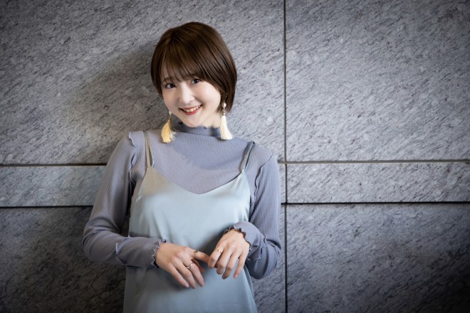 Voice actress Yurika Kubo, known for her role as Hanayo Koizumi in Love Live!, shares a radiant smile in this pre-wedding portrait.