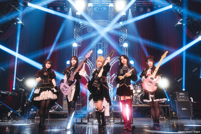 Photo by Satoshi Hata