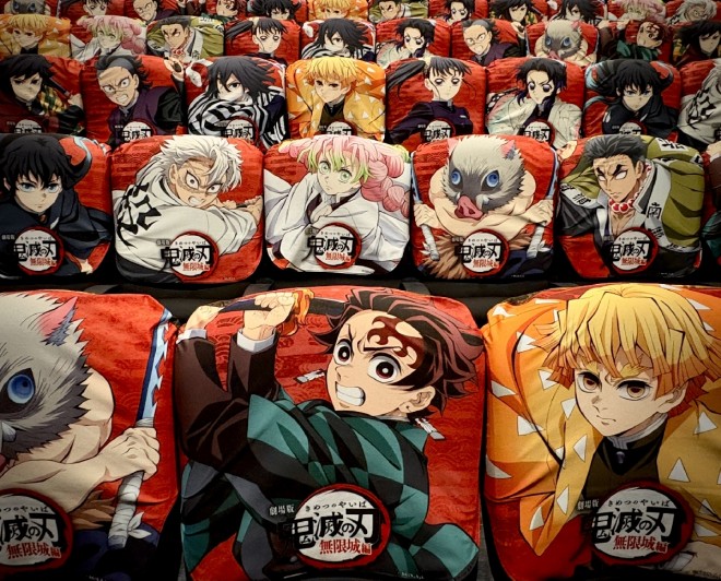 Design examples of the 12 seat covers featuring Demon Slayer Corps characters