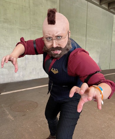 Souu cosplaying the giant wrestler Zangief from Street Fighter