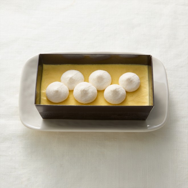 2026 two-tier Tom and Jerry Osechi set featuring traditional New Year dishes and cheese-inspired items.