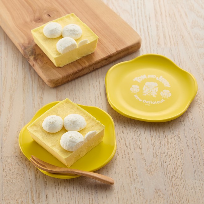 2026 two-tier Tom and Jerry Osechi set featuring traditional New Year dishes and cheese-inspired items.