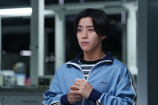 Arisu and Usagi facing dangerous game challenges in Alice in Borderland Season 3