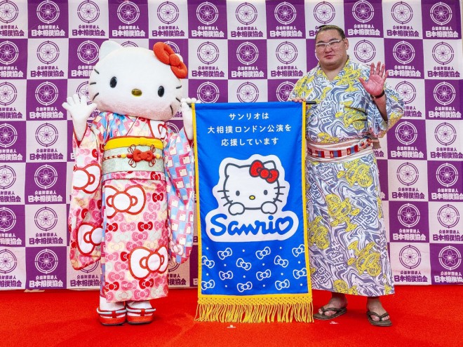 At the send-off ceremony (from left): Hello Kitty and Hoshoryu