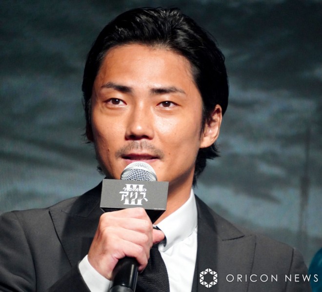 Katsuya Maiguma appeared at the global fan event for Alice in Borderland Season 3.