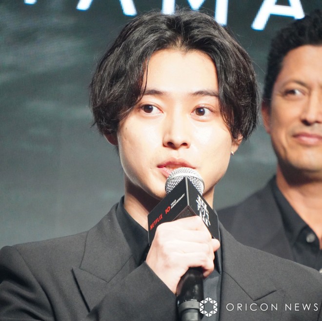 Kento Yamazaki appeared at the global fan event for Alice in Borderland Season 3.