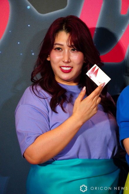 Yumecchi of comedy trio 3-ji no Heroine at the pre-release screening event for the anime Cat’s Eye