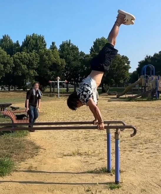 MASATO doing firefighter strength training (Instagram / @masato_antigravity)