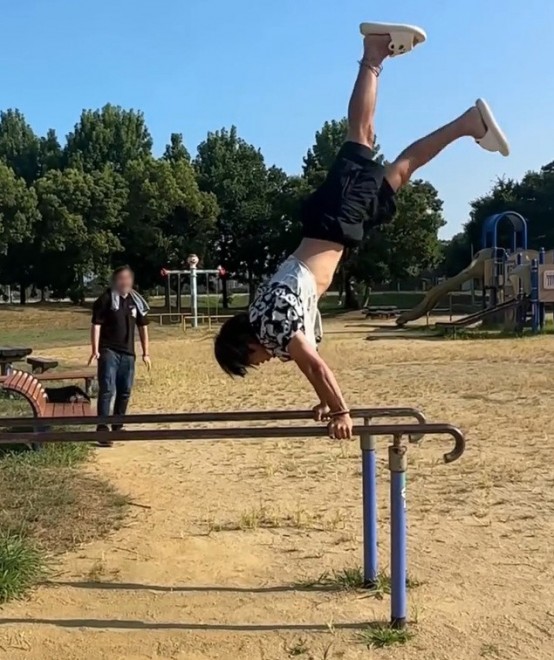 MASATO doing firefighter strength training (Instagram / @masato_antigravity)