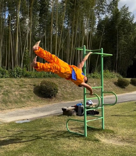 MASATO, inspired by Son Goku, masters "Buku-jutsu" (Instagram / @masato_antigravity)