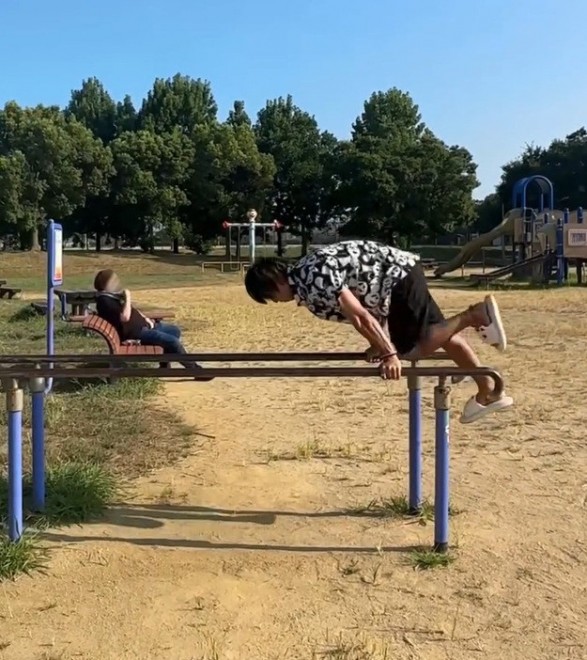 MASATO doing firefighter strength training (Instagram / @masato_antigravity)