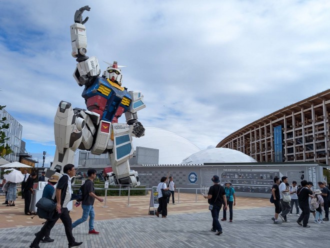 The life-size Gundam statue at the GUNDAM NEXT FUTURE PAVILION during Expo 2025 Osaka, Kansai, photographed on the final day before the event’s closing.