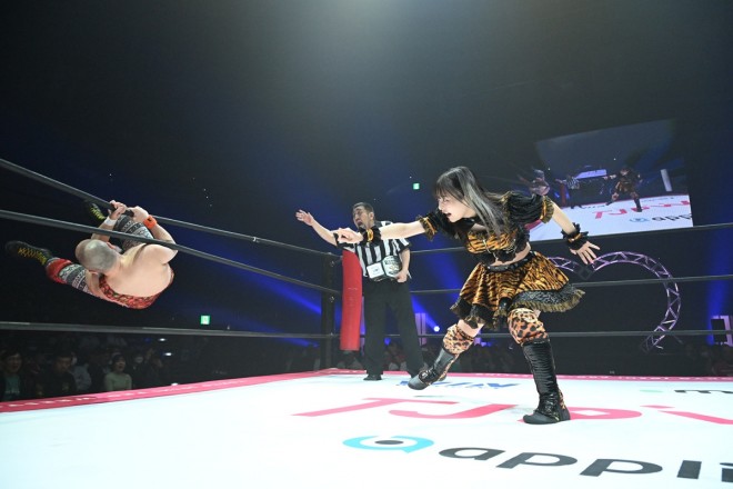 Sumire Uesaka during her pro wrestling debut