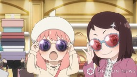 Anya and Becky's shopping spree in "SPY×FAMILY" draws strong responses, with the two enjoying fashion and looking "the best" and "kawaii!