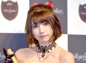 Enako's Boldly Shows Off Her Body as Kagura from "Gintama" - "Her Destructive Power Is Unsurpassed" and "Her Tummy is Beautiful"