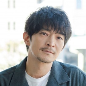 Kenjiro Tsuda Opens First Official Fan Club, Announced on His Birthday: “A Glimpse of What Happens on Set”